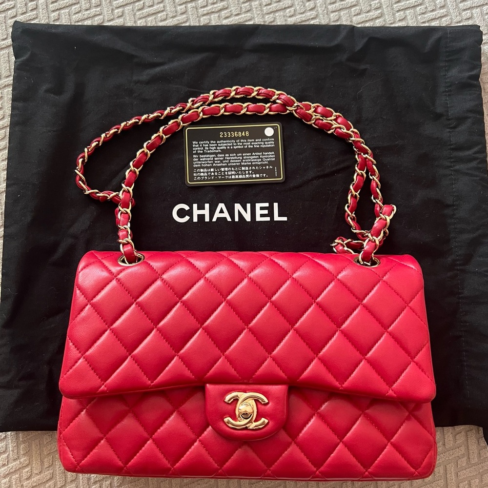 Chanel medium classic flap in lambskin, red color